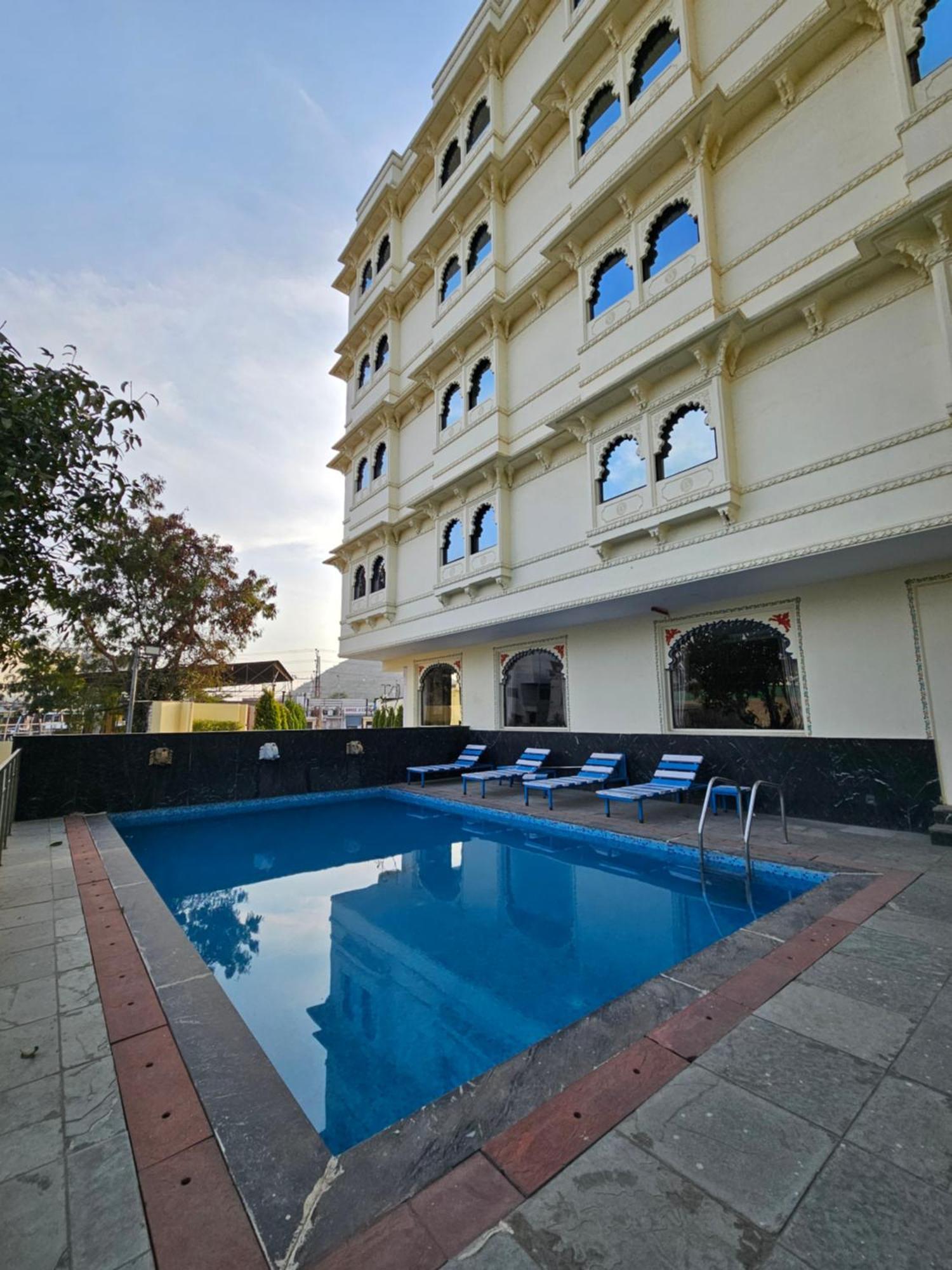 Hotel Riddhi Inn Udaipur Kültér fotó